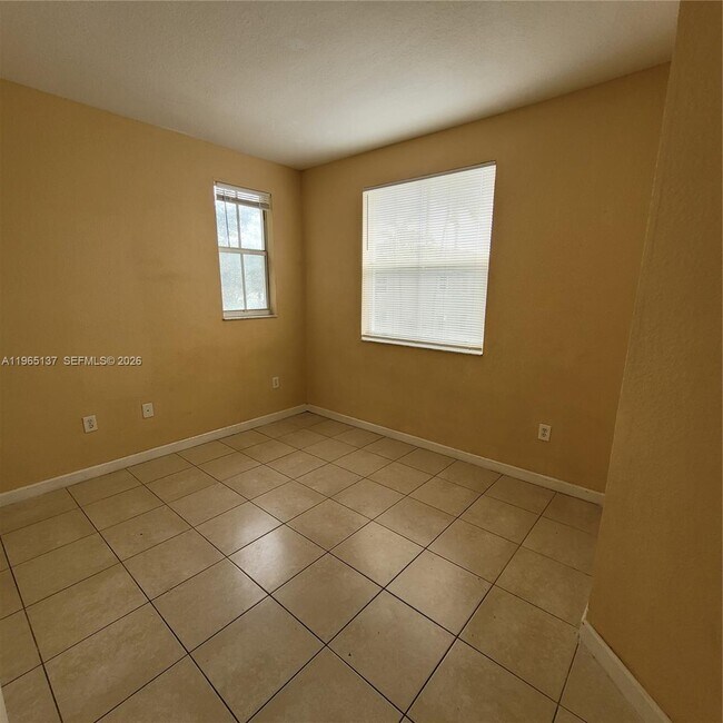 Building Photo - 1663 SE 27th Dr