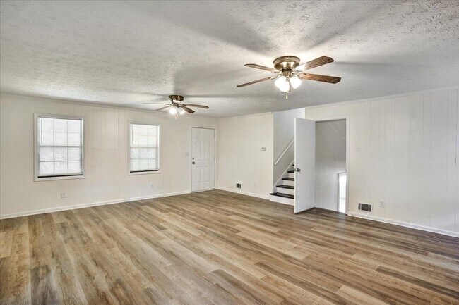 Building Photo - 1812 Wiggins Cir SW