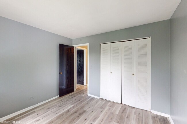 Building Photo - 2432 Waterbury Dr