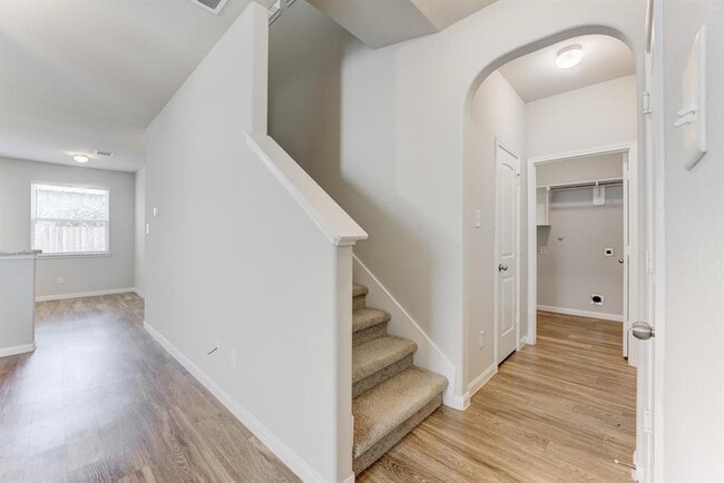 Building Photo - 5842 Adelaide River Dr