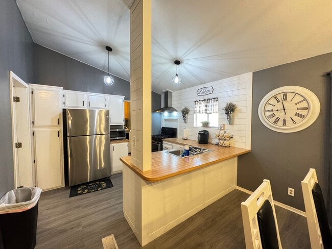 Building Photo - Home close to Casinos and River