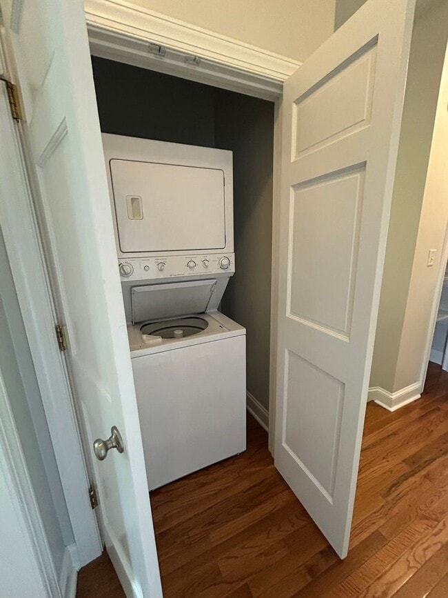 Building Photo - 3 Bedroom/2 Bath in Downtown Savannah, GA