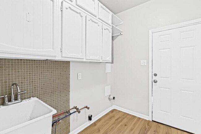 Building Photo - 3428 Carpenter Avenue