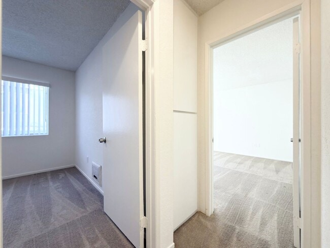 Building Photo - Upgraded Corner Unit w/ Balcony