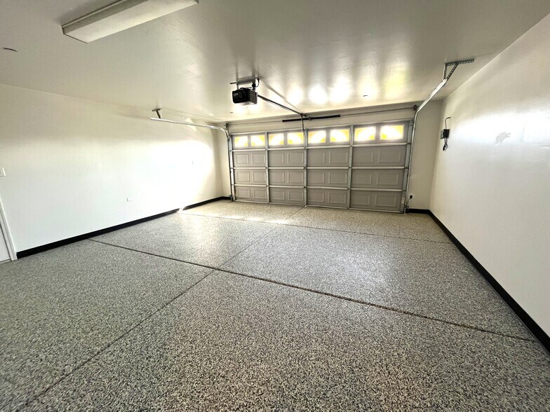 Building Photo - 6125 Kendra St