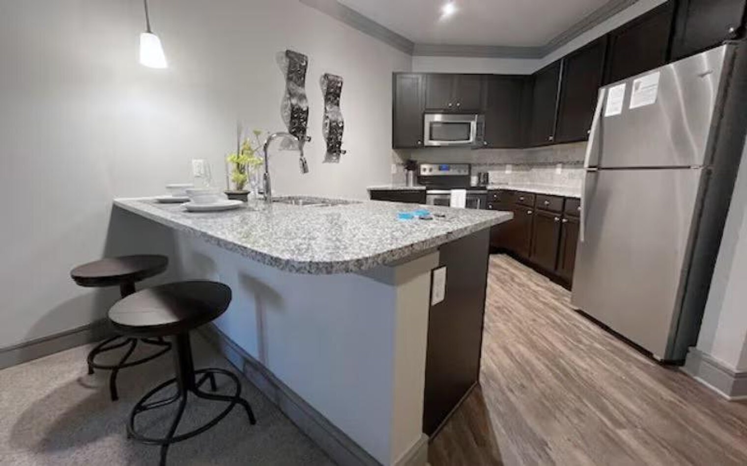 Building Photo - 700 Venue Wy