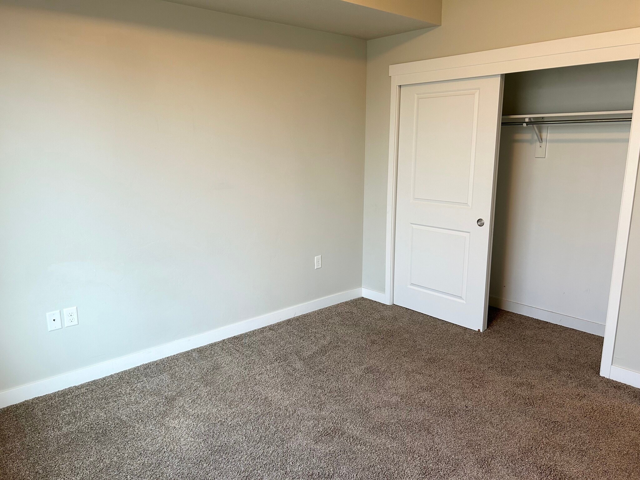 Building Photo - 3660 S 900 E