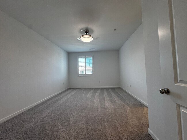 Building Photo - Beautiful, New Siena 3 Bedroom, 2.5 Bath Townhome with Solar for Rent