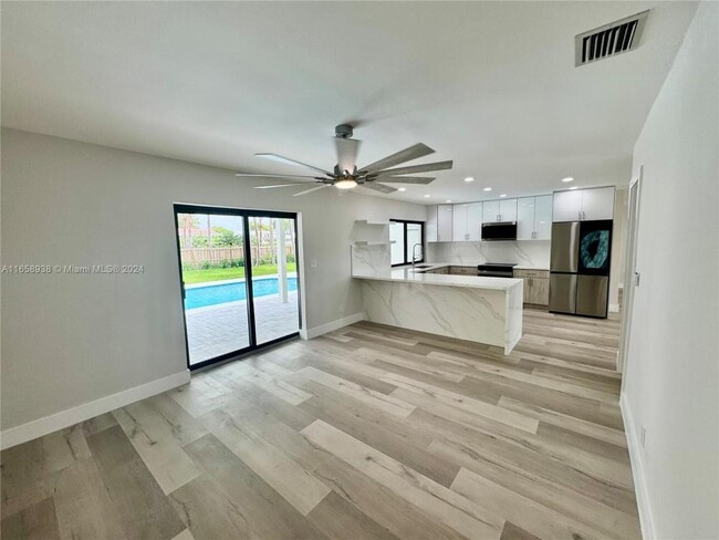 Building Photo - 3 bedroom in Hollywood FL 33020