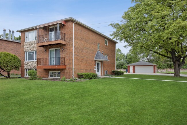 Building Photo - 801 Barnsdale Rd