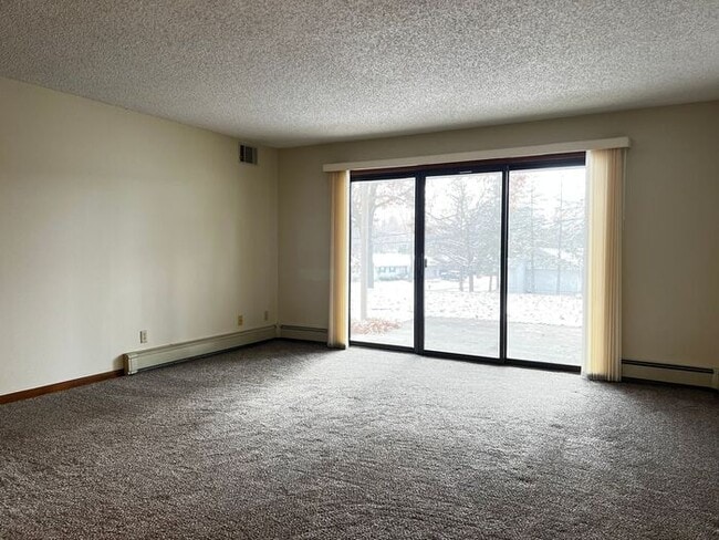 Building Photo - $1,250 | 2 Bedroom, 1 Bathroom Condo | Pet...