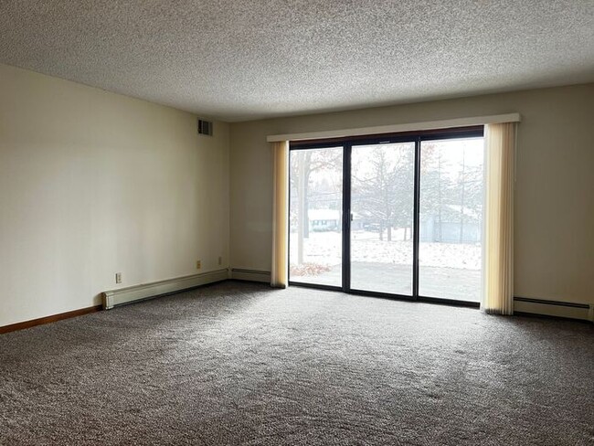 Building Photo - $1,300 | 2 Bedroom, 1 Bathroom Condo | Pet...
