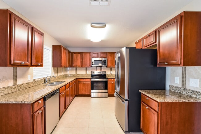 Building Photo - 1382 Karok St