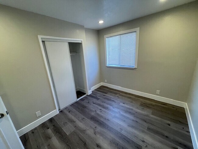 Building Photo - 1946 E 20th St