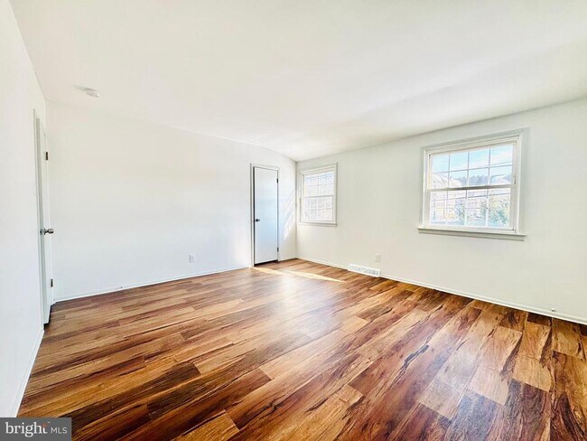 Building Photo - 220 Somerdale Rd