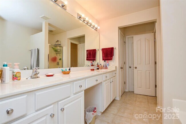 Building Photo - 9908 Fallon Trace Ave