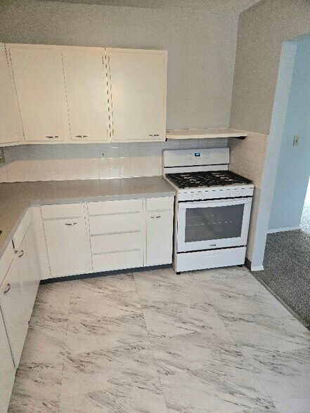 Building Photo - 7037 Paxton Rd