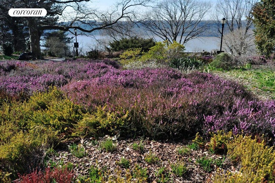 Building Photo - 875 W 181st St