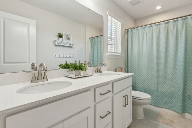 Building Photo - 579 Meadow Creek Dr