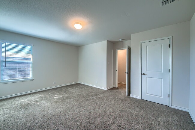 Building Photo - 5-BEDROOM HOME IN WESTPOINTE @ RIVERSTONE