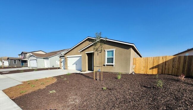 Building Photo - 4 bedroom/ 3 bathroom split-wing home. *Mo...