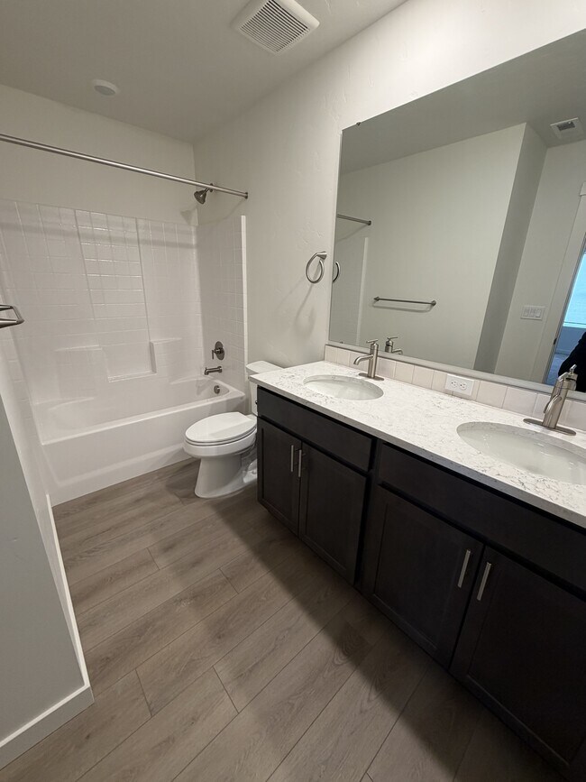 Building Photo - 1578 S La Escalera Ave