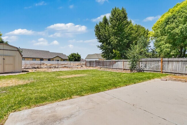 Building Photo - 18327 Buckeye Pl