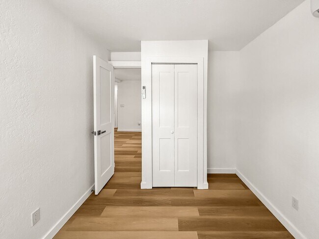 Building Photo - Beautifully Renovated 1 Bed | 1 Bath – Move-In Ready in the Heart of Clearwater!