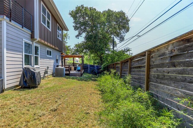 Building Photo - 1161 Ridgeway Dr