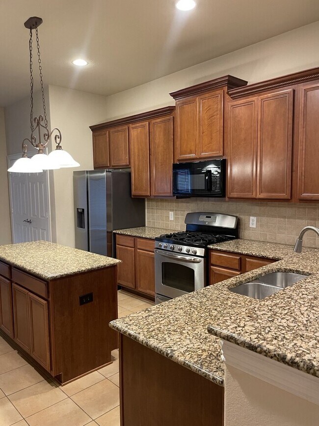 Building Photo - Very nice 3 bed Townhome in Plano!