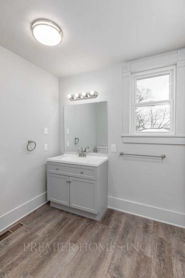 Building Photo - Charming 3BR, Two-Story Home in Canton, OH