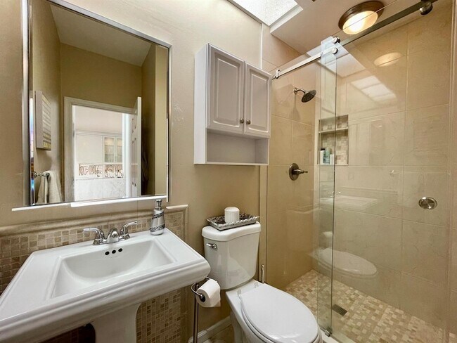 Building Photo - 202 Cypress Point Dr