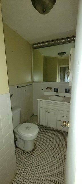 Building Photo - 6331 N Fairfield Ave