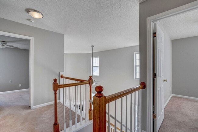 Building Photo - SINGLE FAMILY HOME- 3 Bedrooms 2.5 Baths