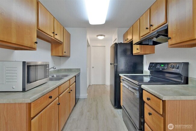Building Photo - 16817 Larch Way