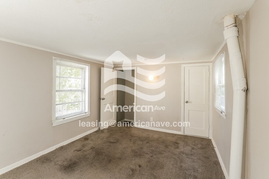 Building Photo - 7937 Park Ave