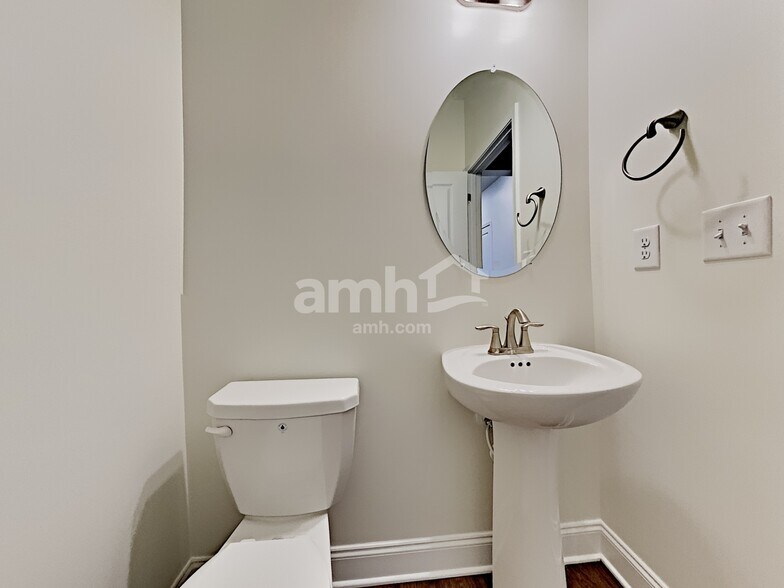 Building Photo - 5120 Smithbriar Dr