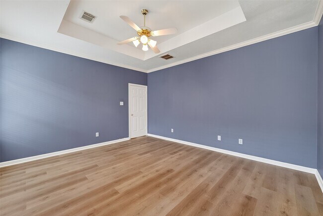 Building Photo - 23719 River Pl Dr