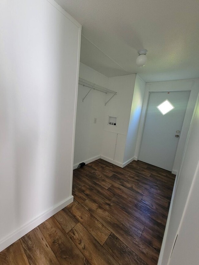 Building Photo - Ready to Move in