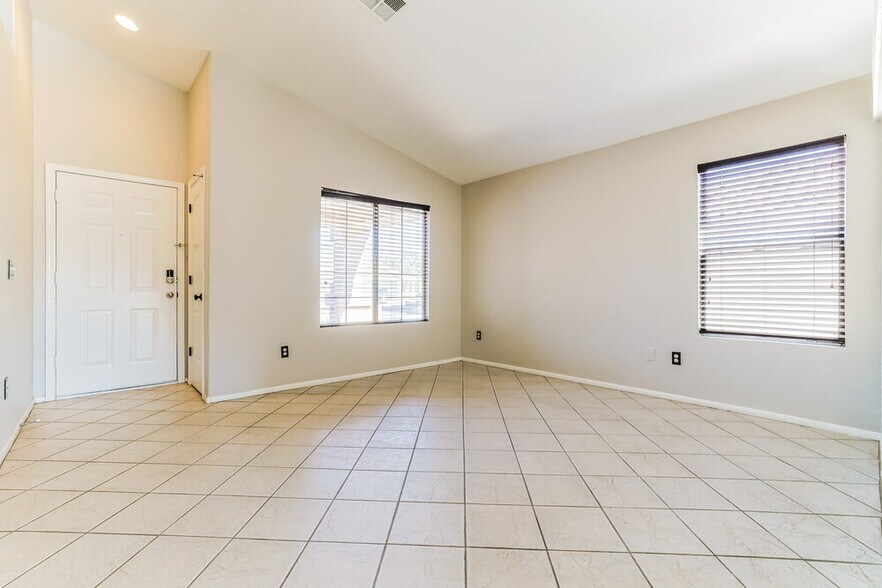 Building Photo - 2317 E Flintlock Pl