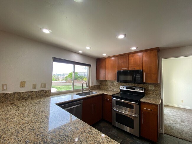Building Photo - Gorgeous 4 Bedroom, 3 bathroom Home with private Pool!