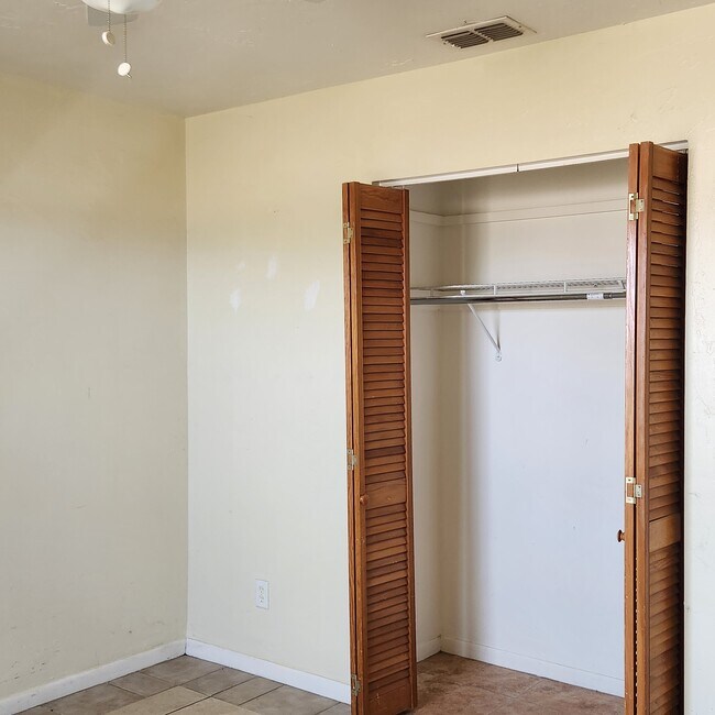 Building Photo - 611 SW 3rd Ter