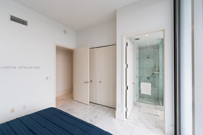 Building Photo - 16901 Collins Ave