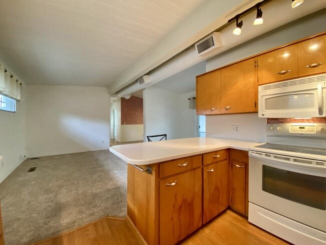 Building Photo - 930 Reddy Ave
