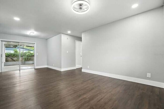 Building Photo - Beautiful 3 Bedroom House in Quiet Port Or...