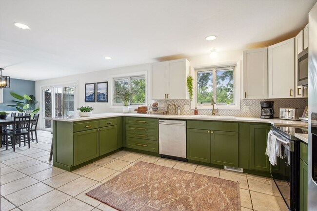 Building Photo - 8694 W 67th Pl