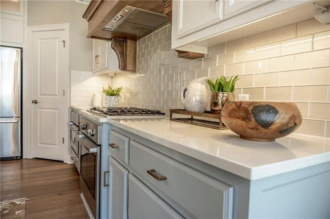 Building Photo - {4620}  Built in 2019 + Primary Bedroom on...