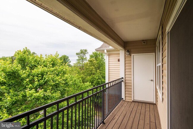 Building Photo - 12958 Centre Park Cir