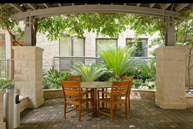 Building Photo - 1901 Post Oak Blvd