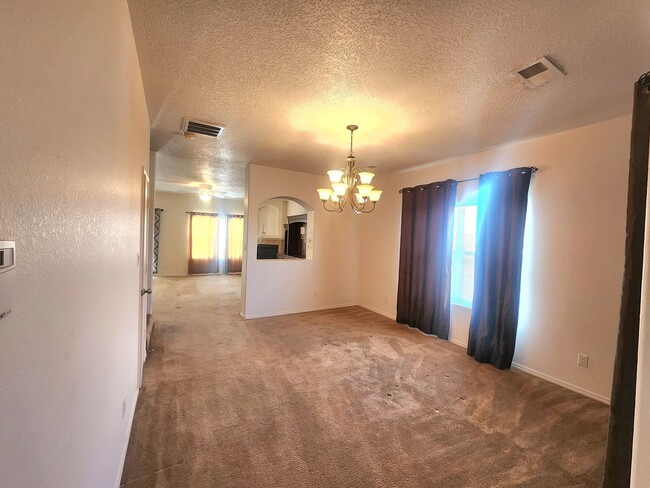 Building Photo - Paradise Hills 4 Bedroom